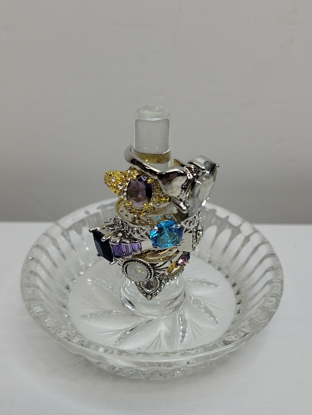 Pinwheel Crystal Ring Holder With Sz6-7 Rings